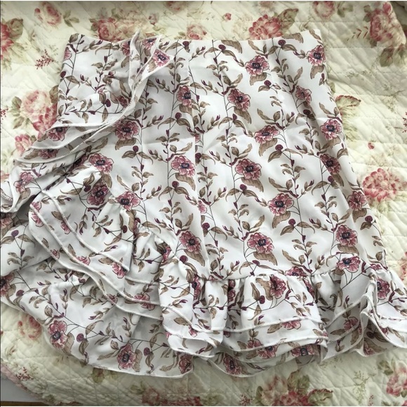 Floral skirt mini white womens chic ruffle flowers NWT - Picture 2 of 2